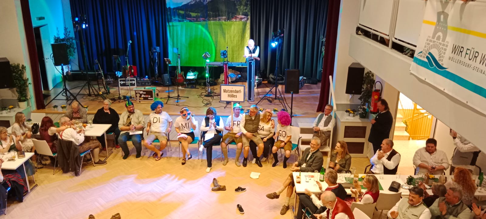 Dirndlball Slide background